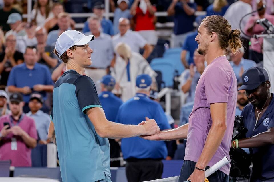 Alexander Zverev und Jannik Sinner (l) Alexander Zverev und Jannik Sinner (l)