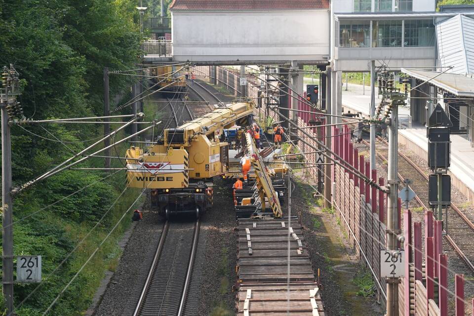 Bahn-Bauarbeiten zwischen Hamburg und Berlin Bahn-Bauarbeiten zwischen Hamburg und Berlin