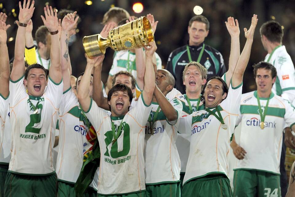 Diego mit DFB-Pokal 2009 Diego mit DFB-Pokal 2009