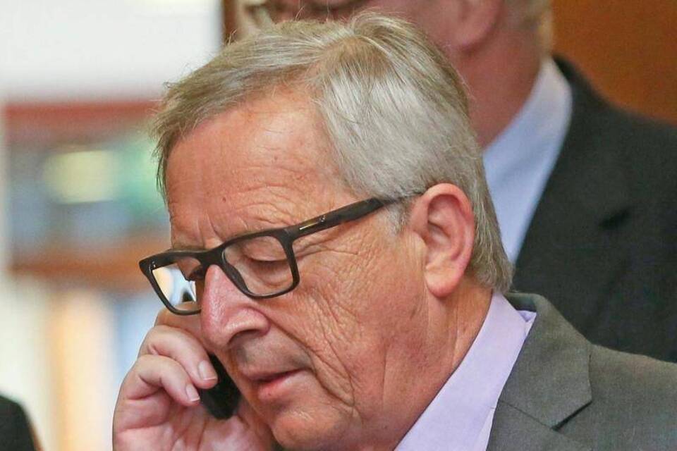 Juncker mit Handy Juncker mit Handy