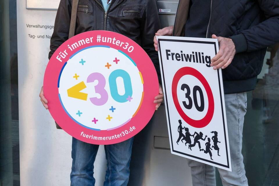 Verhandlung zur Klärung von „Freiwillig Tempo 30“-Schildern Verhandlung zur Klärung von „Freiwillig Tempo 30“-Schildern