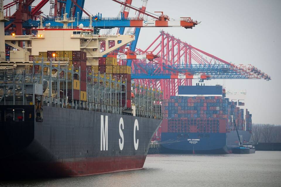 MSC-Containerschiff im Hamburger Hafen MSC-Containerschiff im Hamburger Hafen