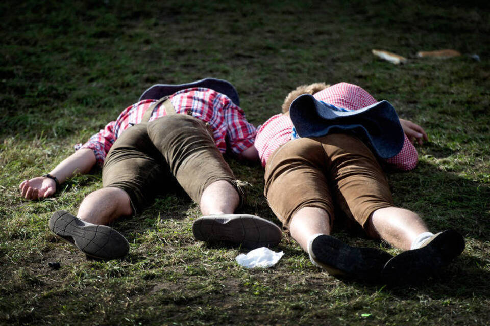 Bier, Flirt - und Missbrauch: Grenzverlust auf dem Oktoberfest Bier, Flirt - und Missbrauch: Grenzverlust auf dem Oktoberfest