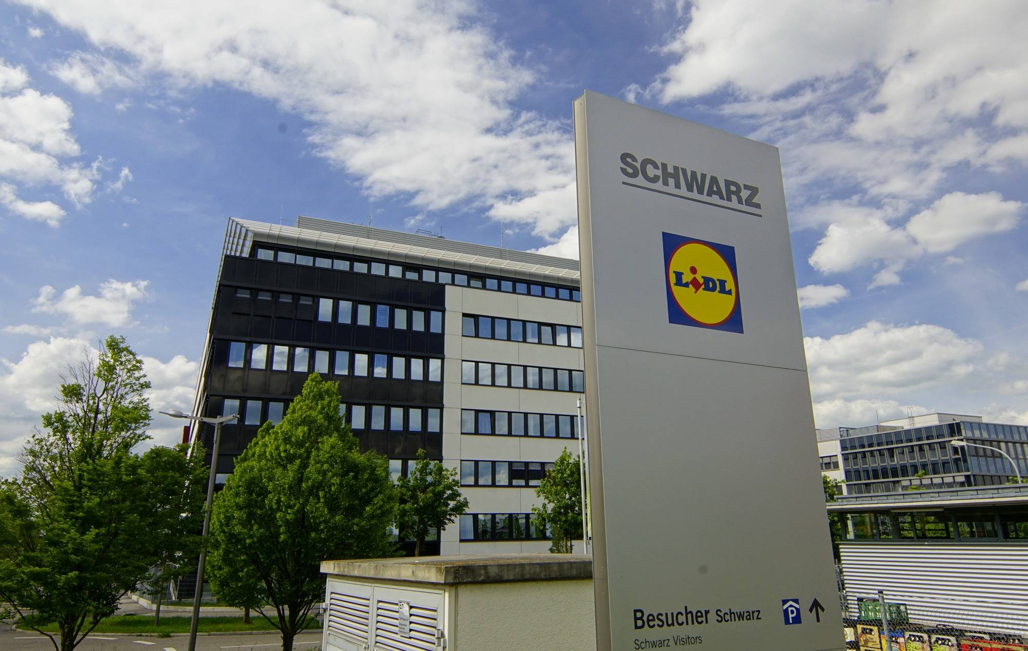 Schwarz-Gruppe investiert dreistelligen Millionenbetrag in ...
