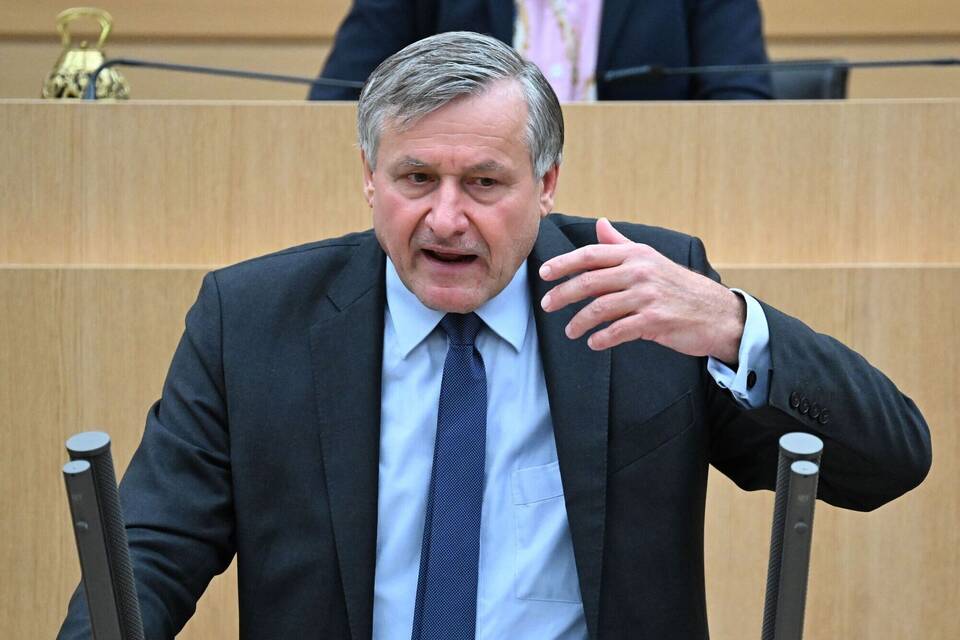 Landtagssitzung - Aussprache über den Etat Landtagssitzung - Aussprache über den Etat