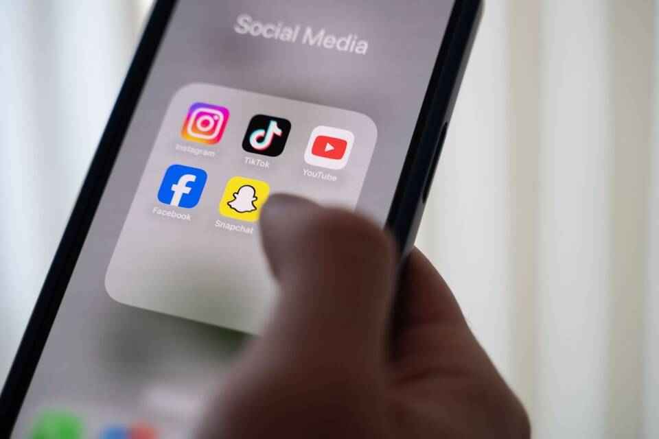 Illustration - Social Media Apps Illustration - Social Media Apps
