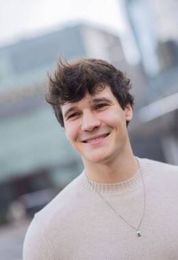 Wincent Weiss trifft auf Weihnachtstruck-Tour seine Fans Wincent Weiss trifft auf Weihnachtstruck-Tour seine Fans