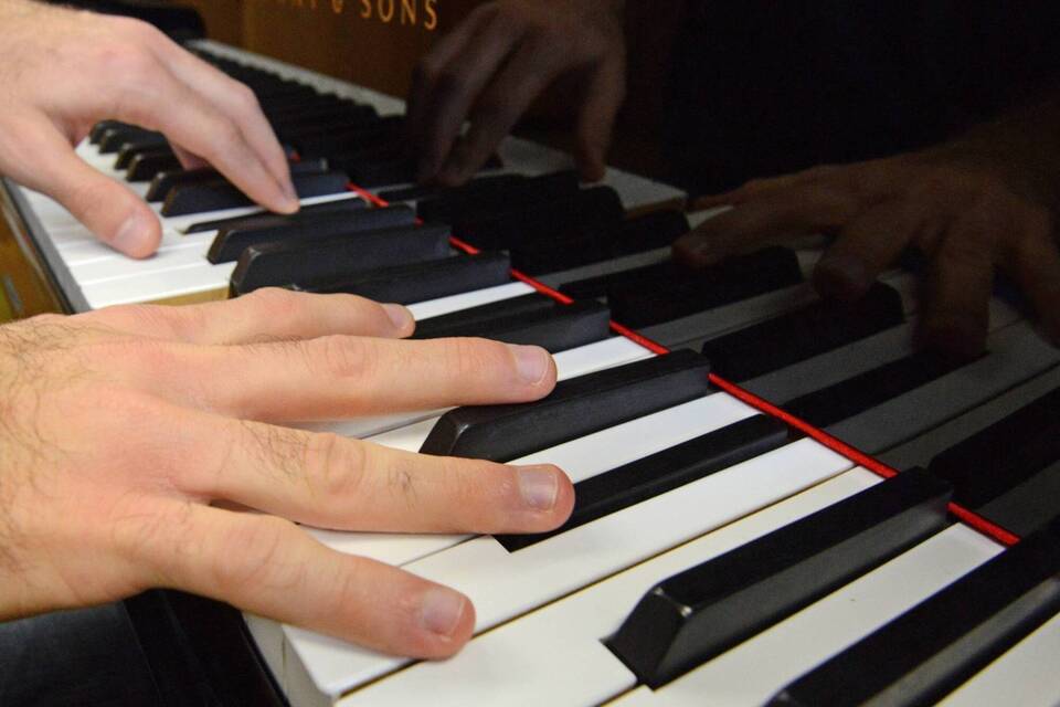 Klavier spielen