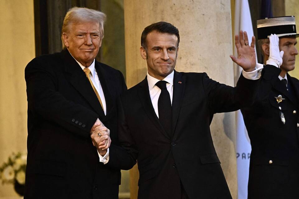 Macron empfängt Trump im Élysée-Palast in Paris Macron empfängt Trump im Élysée-Palast in Paris