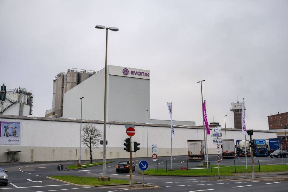 Chemiekonzern Evonik baut Konzern um Chemiekonzern Evonik baut Konzern um