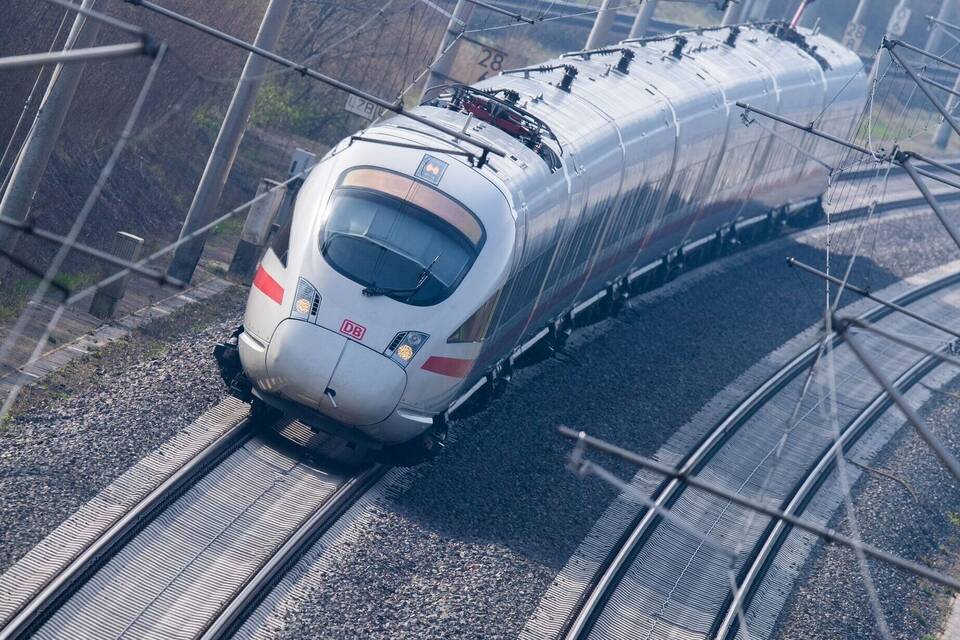 ICE der Deutschen Bahn ICE der Deutschen Bahn