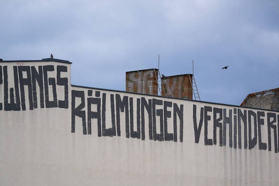 Schriftzug «Zwangsräumungen verhindern»