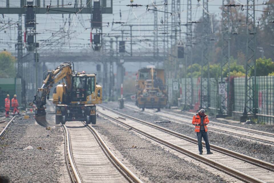 Neue elektronische Stellwerke für die Riedbahn Neue elektronische Stellwerke für die Riedbahn