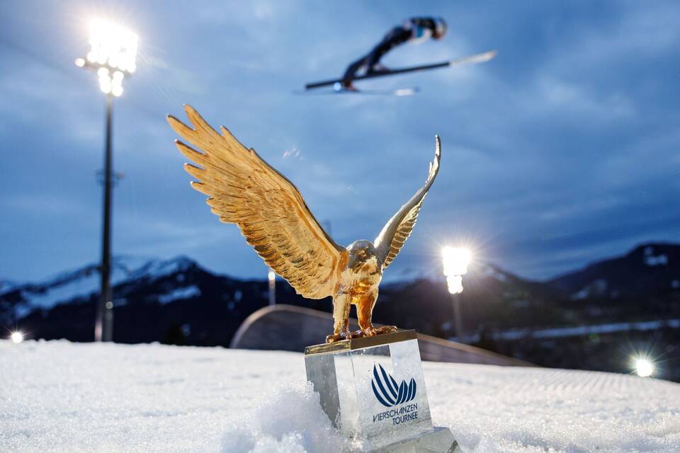 Der goldene Adler für den Sieger der Vierschanzentournee Der goldene Adler für den Sieger der Vierschanzentournee