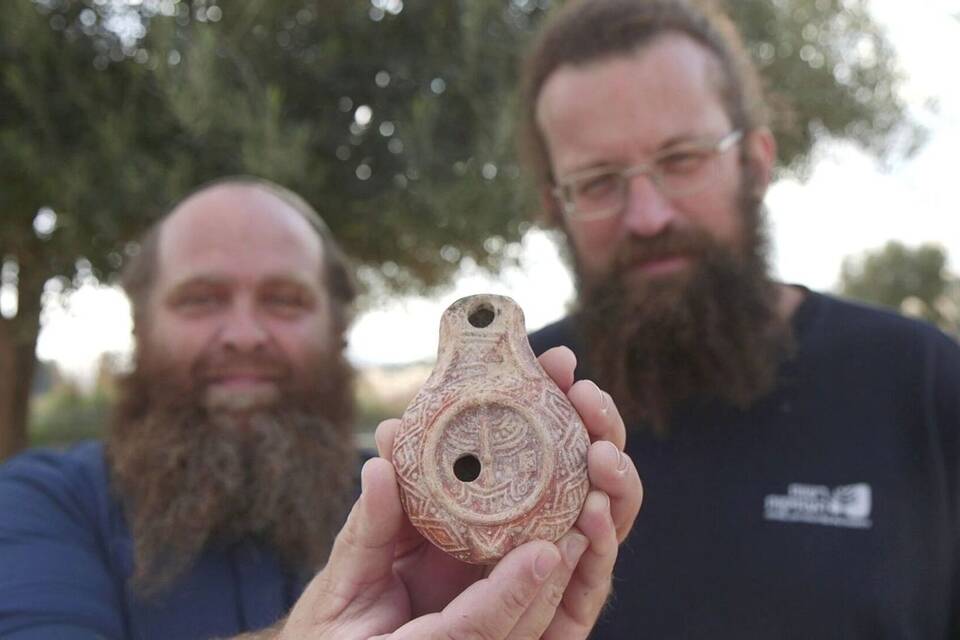 Antike Öllampe bei Ausgrabungen in Jerusalem gefunden Antike Öllampe bei Ausgrabungen in Jerusalem gefunden