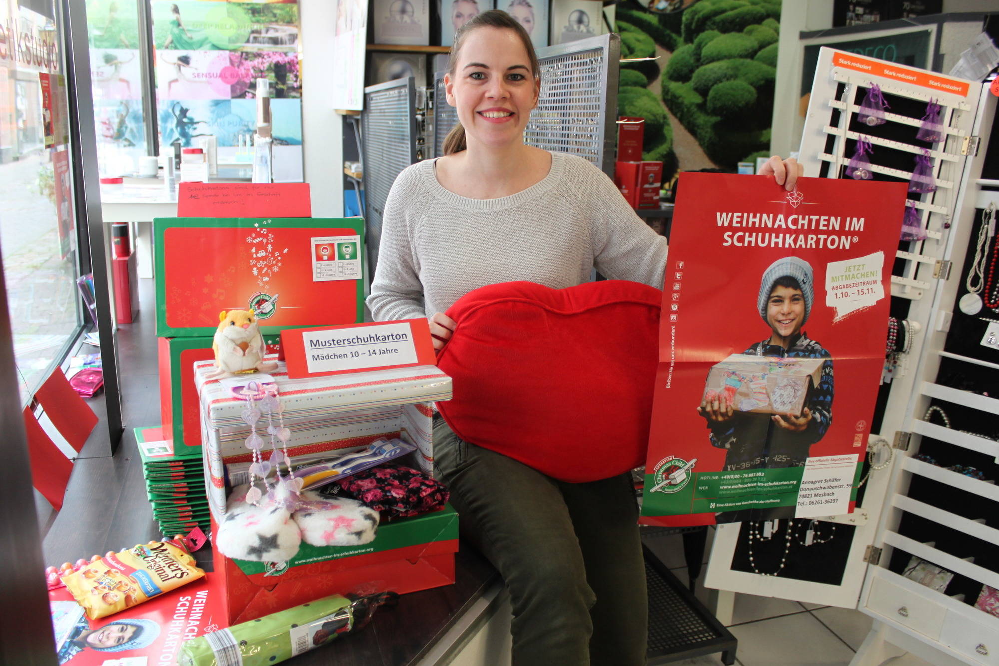 Eberbacher Aktion Weihnachten Im Schuhkarton Ist Wieder Gestartet Eberbach Rnz