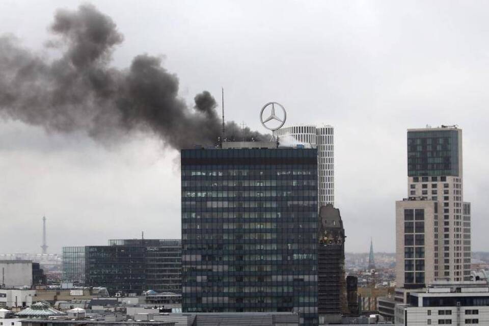 Flammen im Europa-Center Flammen im Europa-Center