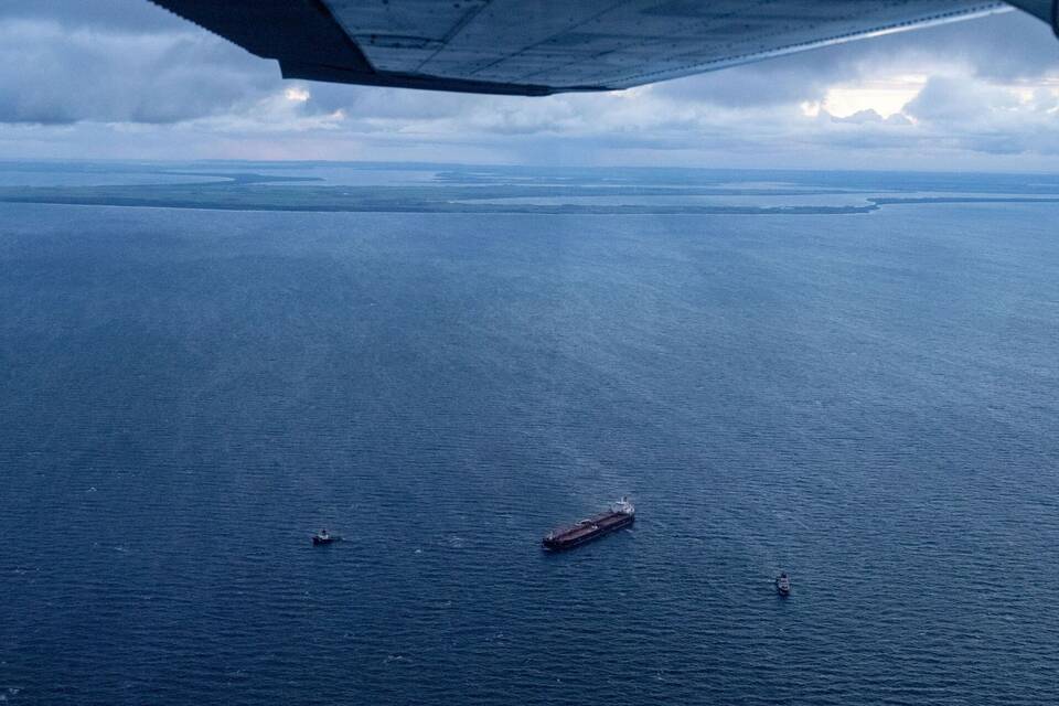 Manövrierunfähiger Öltanker vor Rügen