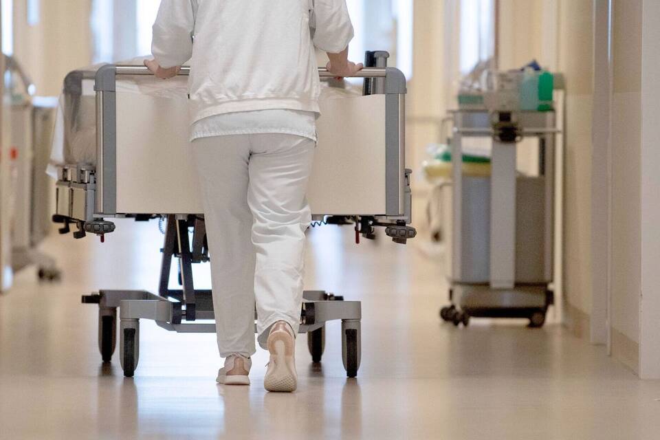 Laumann gewährt Übergangsfristen für die Krankenhausreform Laumann gewährt Übergangsfristen für die Krankenhausreform