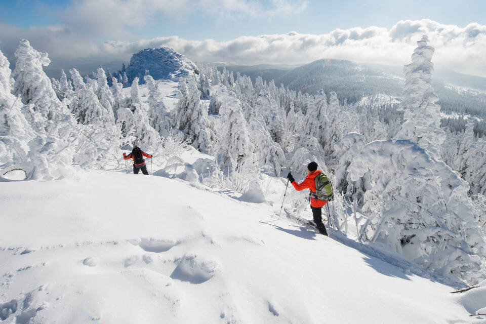 Als Senior auf die Piste: Was Ältere beim Skifahren beachten sollten Als Senior auf die Piste: Was Ältere beim Skifahren beachten sollten