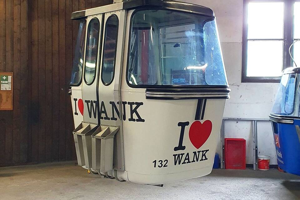 Wankbahn mit Werbeslogan Wankbahn mit Werbeslogan