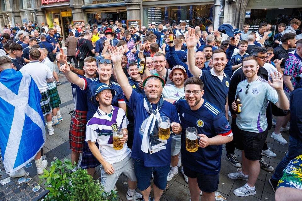 Euro 2024 - Schottische Fans auf dem Münchner Marienplatz Euro 2024 - Schottische Fans auf dem Münchner Marienplatz