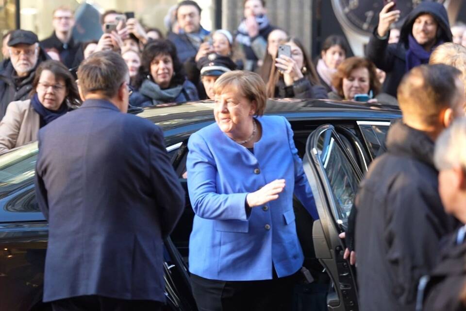 Altkanzlerin Merkel bei Signierstunde Altkanzlerin Merkel bei Signierstunde