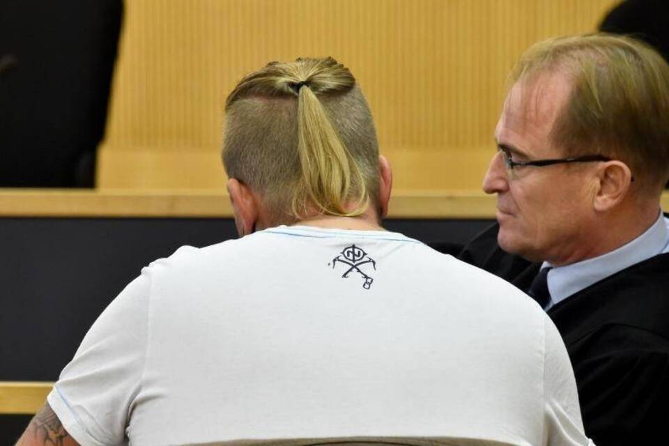 Berufungsprozess um Nazi-Tattoo Berufungsprozess um Nazi-Tattoo
