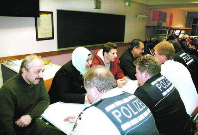 Polizeibeamten kennenlernen