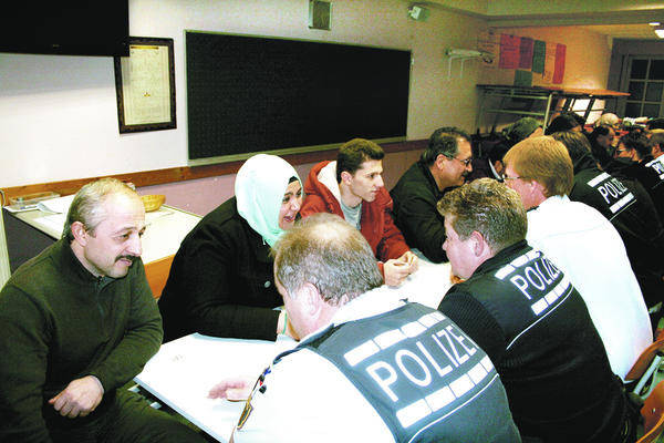 Polizeibeamten kennenlernen