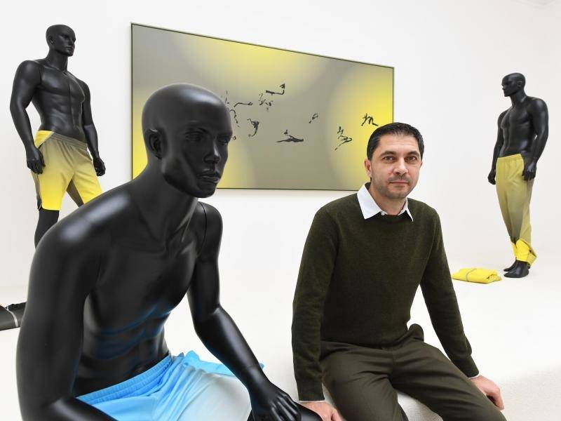 Drei Jahrzehnte Fur Die Kunst Airbrush Guru Georg Huber Im Portrait Chiemgauer Schaufenster