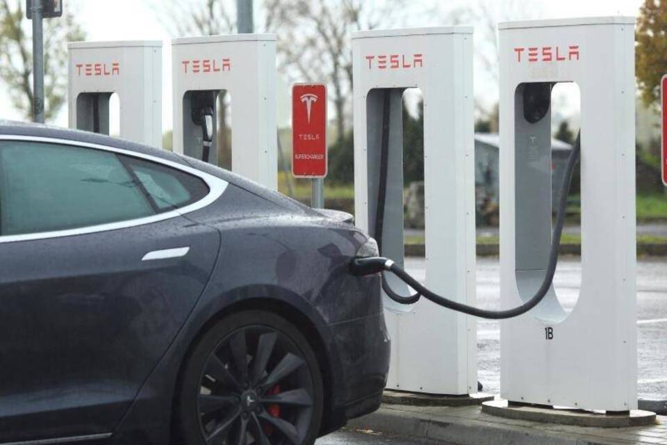 Tesla-Supercharger Tesla-Supercharger