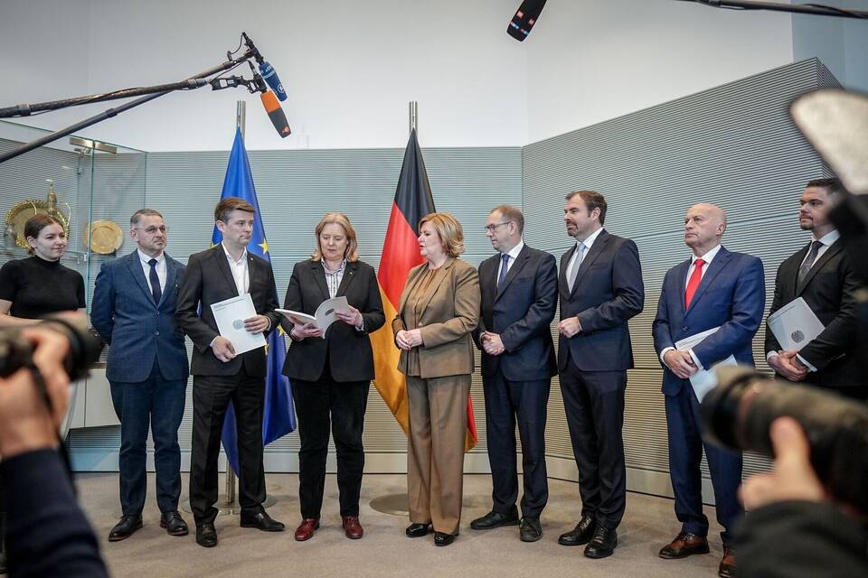 Übergabe des Jahresberichts 2024 der Wehrbeauftragten Übergabe des Jahresberichts 2024 der Wehrbeauftragten