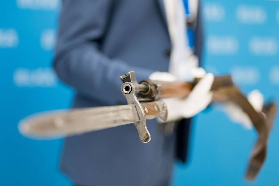 Landeskriminalamt Bayern zeigt Tatwaffe Landeskriminalamt Bayern zeigt Tatwaffe