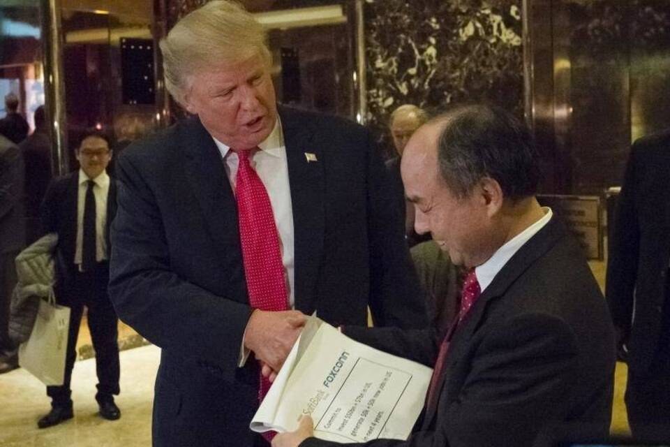 Donald Trump und Masayoshi Son Donald Trump und Masayoshi Son