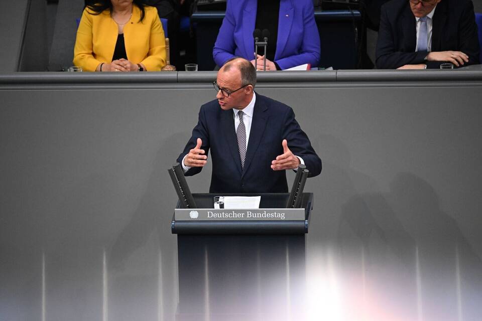 Bundestag - Sondersitzung zur Grundgesetzänderung Bundestag - Sondersitzung zur Grundgesetzänderung