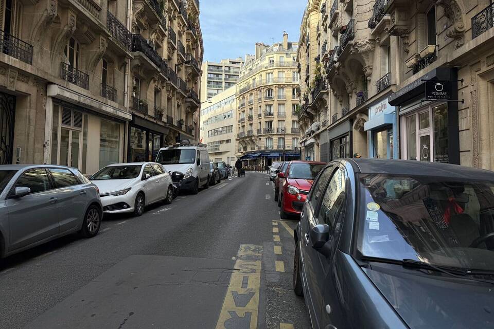 Bürgerbefragung in Paris über autofreie Straßen Bürgerbefragung in Paris über autofreie Straßen