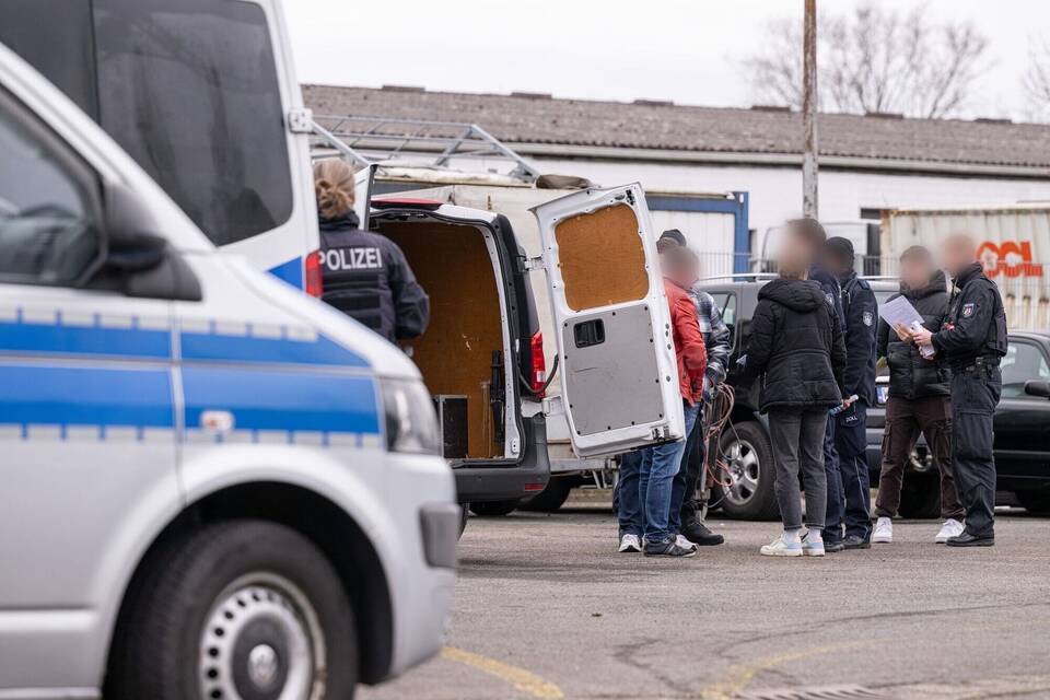 Razzia in drei Bundesländern gegen organisierte Kriminalität Razzia in drei Bundesländern gegen organisierte Kriminalität
