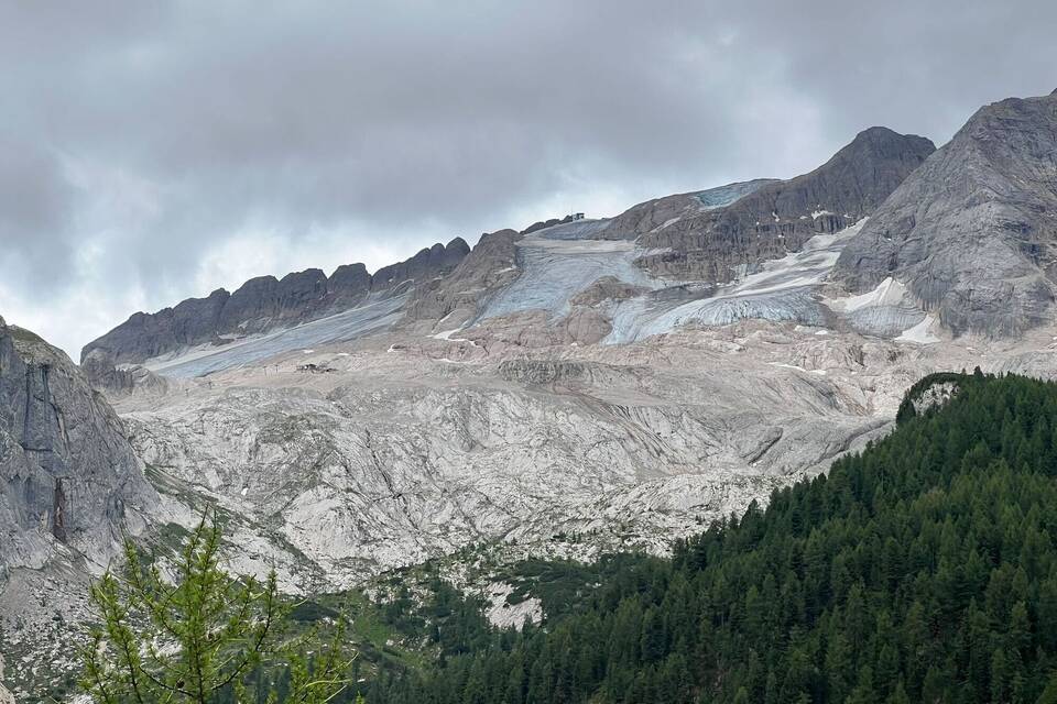 Gletscherschmelze in Dolomiten Gletscherschmelze in Dolomiten