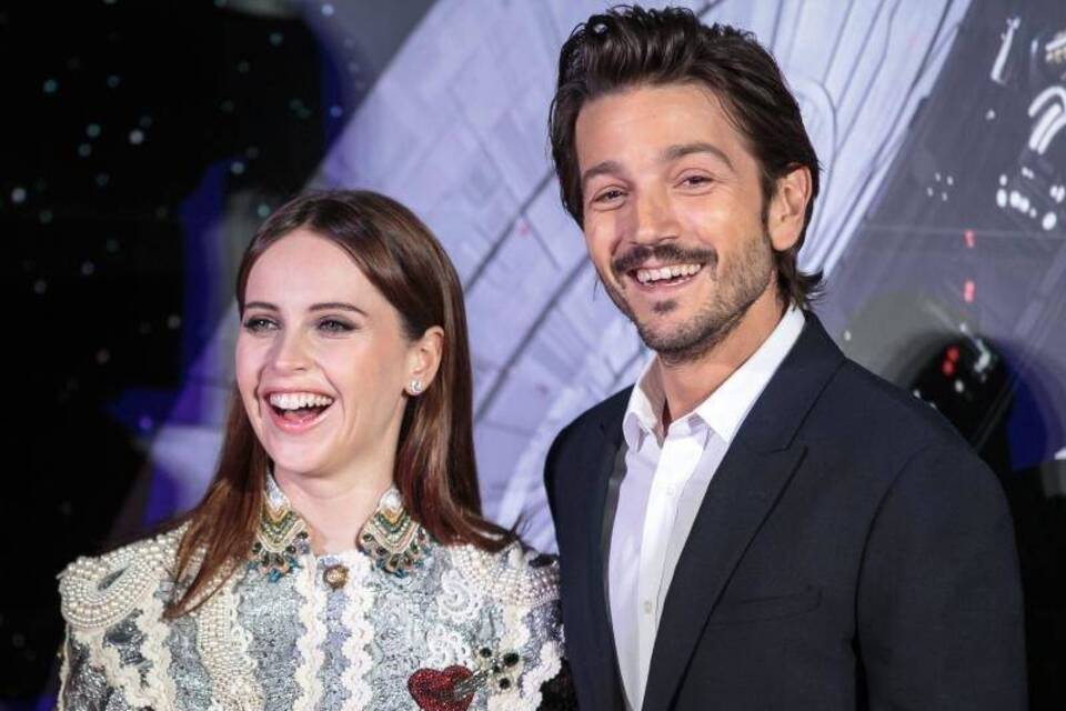 Felicity Jones & Diego Luna Felicity Jones & Diego Luna