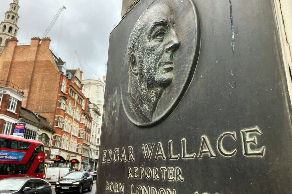 Bronzetafel zur Erinnerung an Edgar Wallace Bronzetafel zur Erinnerung an Edgar Wallace