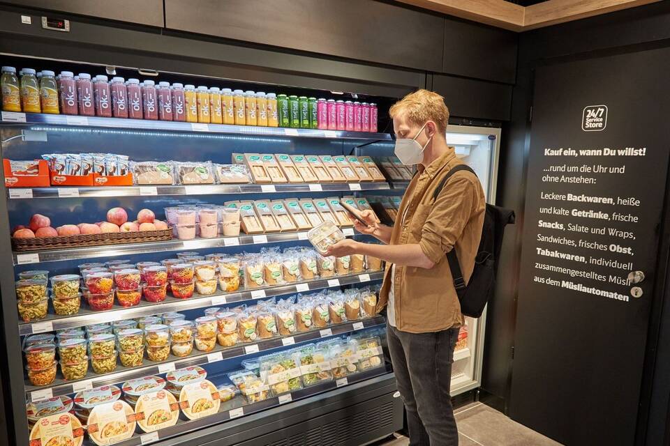 Eröffnung eines digitalen Shops der Deutschen Bahn Eröffnung eines digitalen Shops der Deutschen Bahn