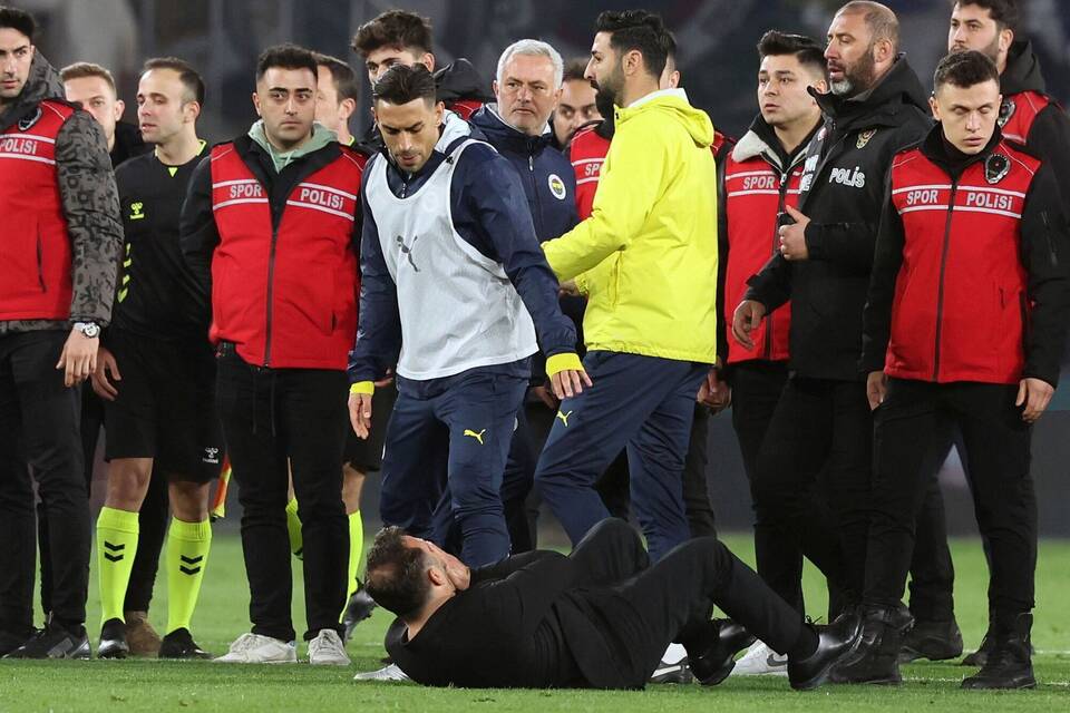 Fenerbahçe Istanbul - Galatasaray Istanbul Fenerbahçe Istanbul - Galatasaray Istanbul
