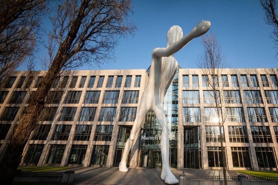 «Walking Man» der Munich Re «Walking Man» der Munich Re