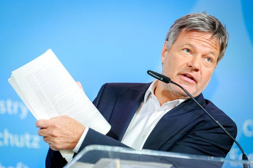 Nach der Verkündung eines neuen Zollpakets durch US-Präsidenten Nach der Verkündung eines neuen Zollpakets durch US-Präsidenten