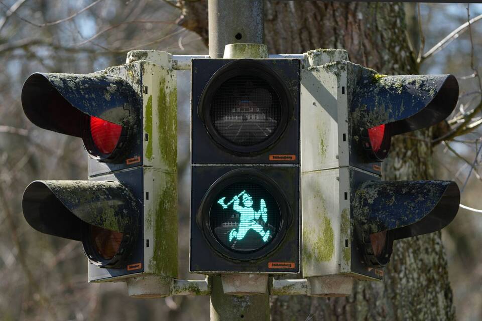 Wikinger-Ampelmännchen regeln Verkehr bei Haithabu Wikinger-Ampelmännchen regeln Verkehr bei Haithabu