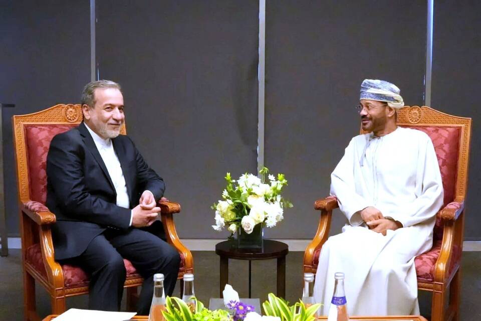 Irans Außenminister zu Atomgesprächen in Oman Irans Außenminister zu Atomgesprächen in Oman