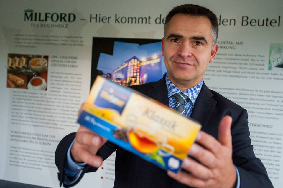 Wie der Tee in den Beutel kommt Wie der Tee in den Beutel kommt