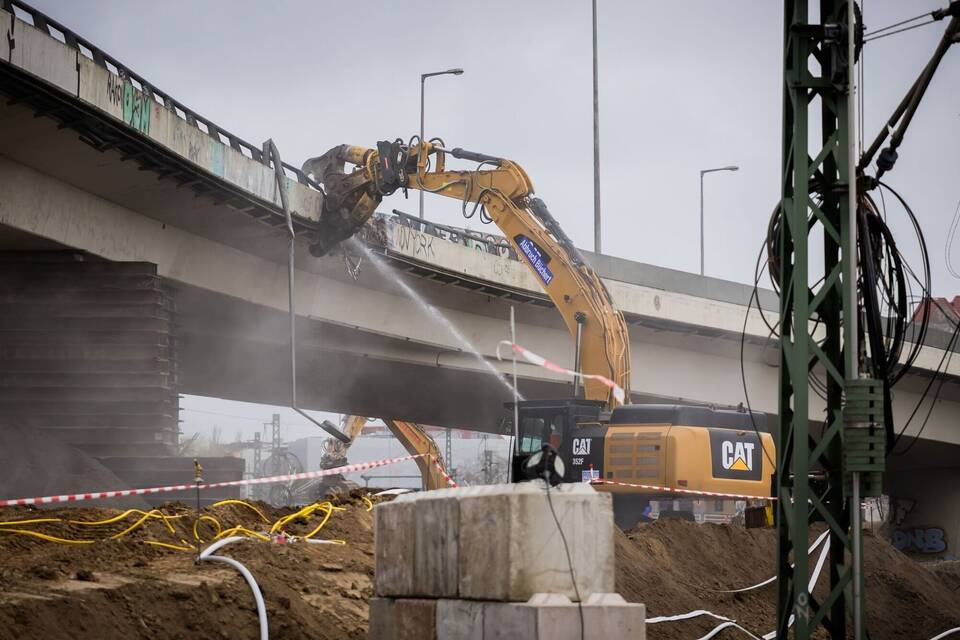 Abriss der Ringbahnbrücke in Berlin