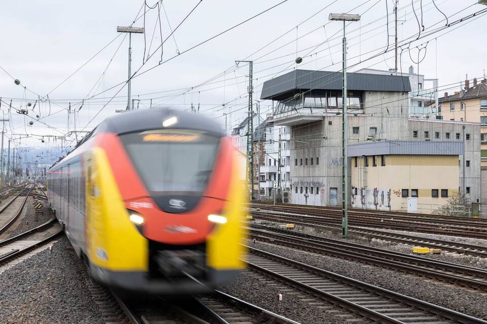 Pendler-Kritik an Bahn Pendler-Kritik an Bahn